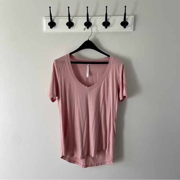 Aritzia the Group Babaton Short sleeve V-neck T-shirt size M - Picture 1 of 7